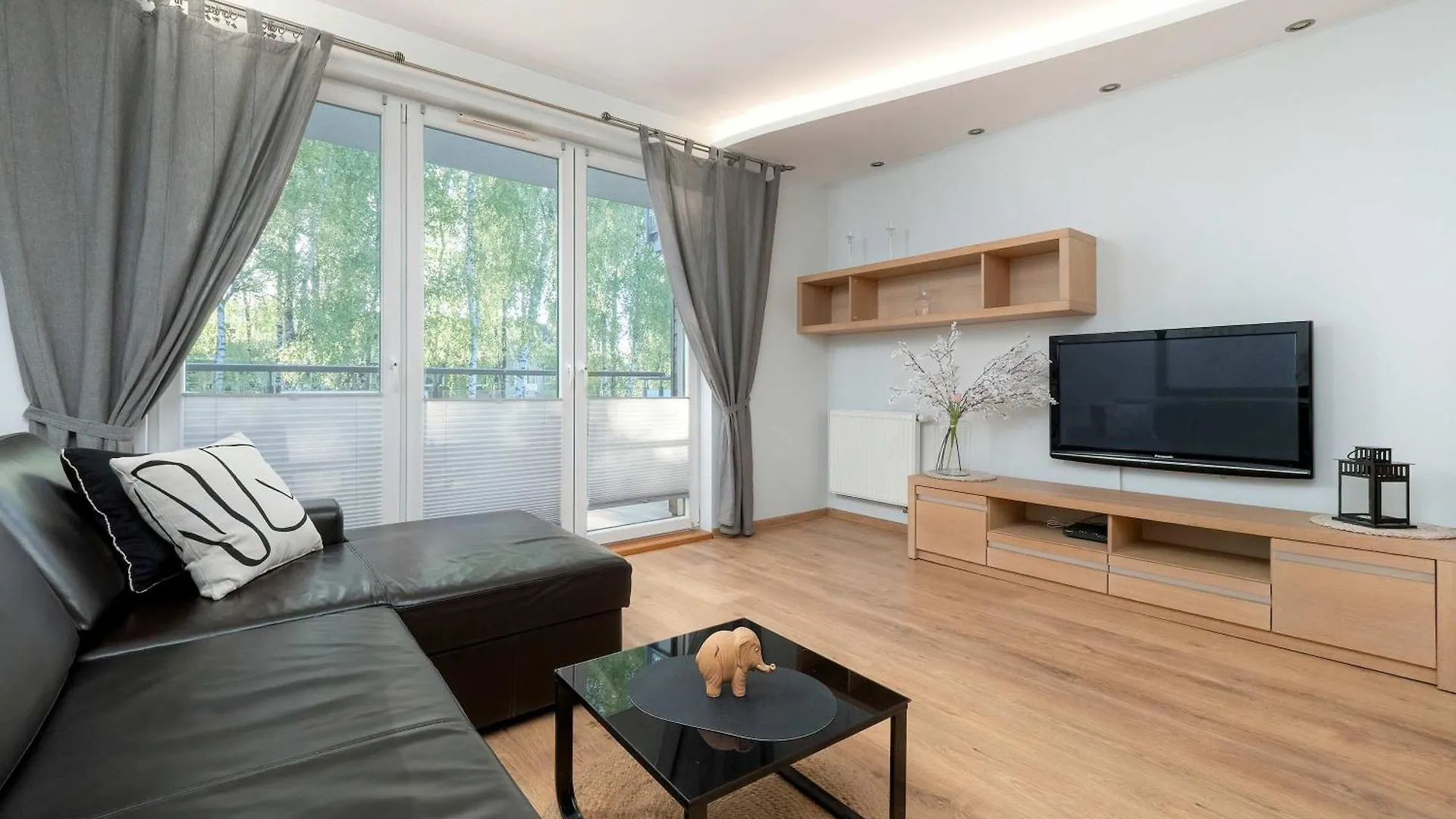 Spacious Two-Bedroom Apartment With 2 Parking Spaces By Noclegi Renters Danzig