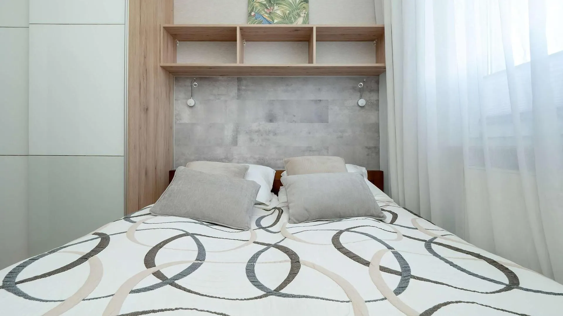 Spacious Two-Bedroom Apartment With 2 Parking Spaces By Noclegi Renters Danzig