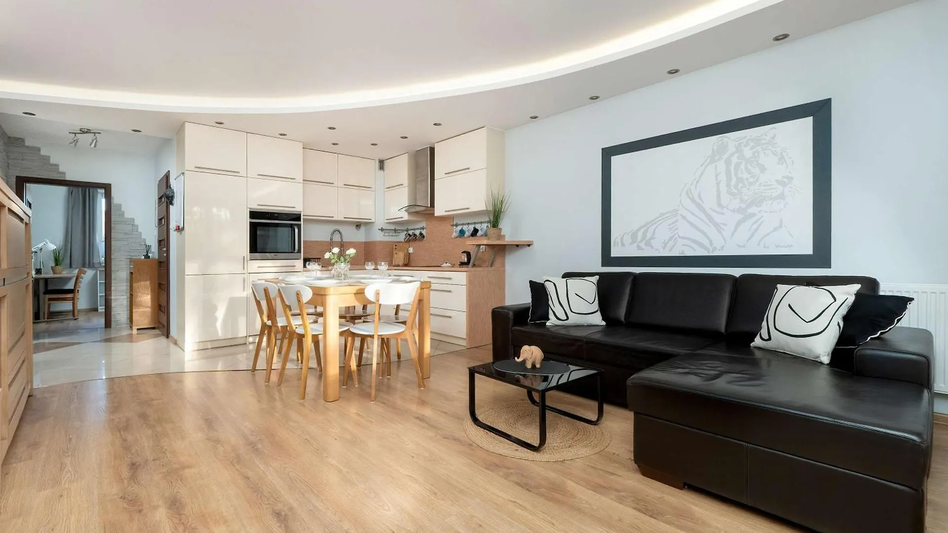 Spacious Two-Bedroom Apartment With 2 Parking Spaces By Noclegi Renters Gdańsk